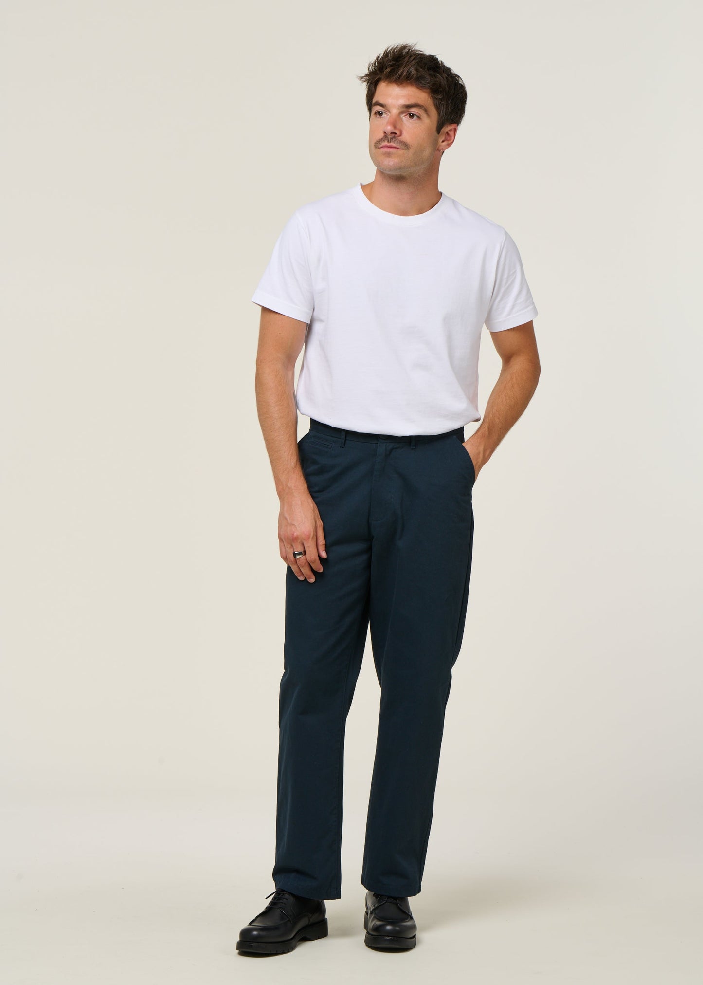Chino droit en coton bio | marine "flint twill chino - total eclipse"