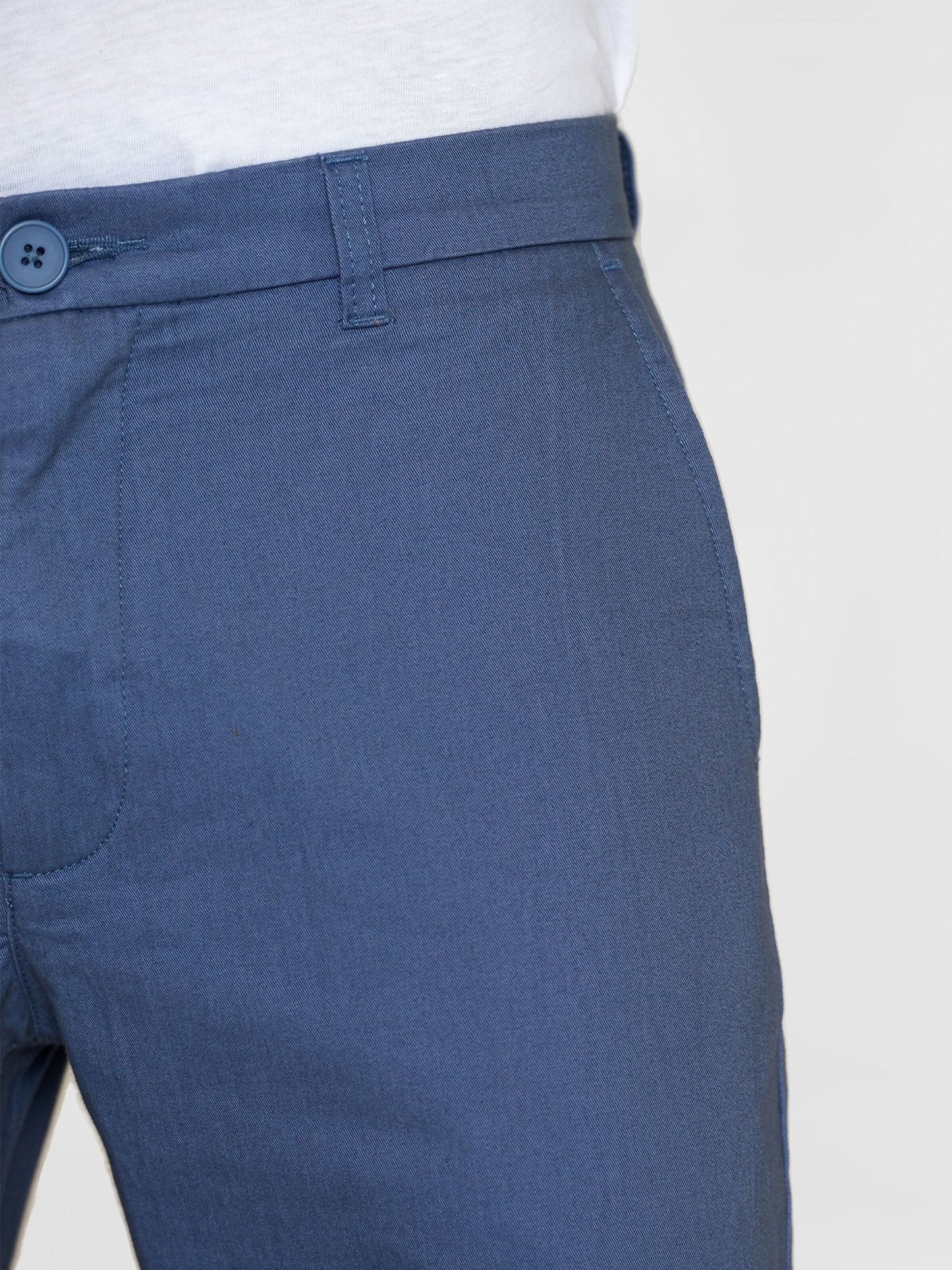 Chino droit en sergé de coton bio | bleu indigo "chuck regular chino twill vintage indigo"