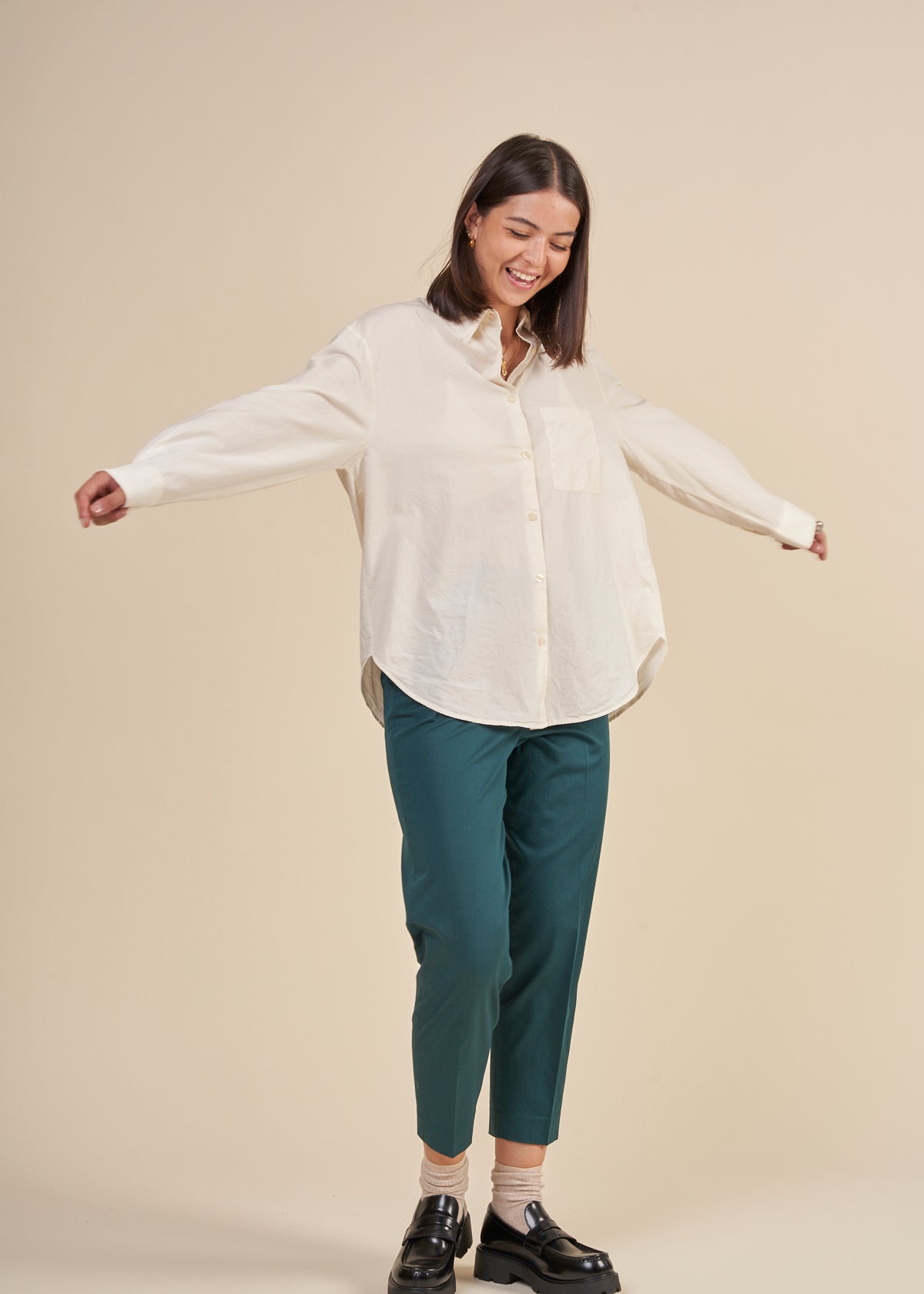 Pantalon à pinces en coton bio | Vert foncé "warmaar teal stone"