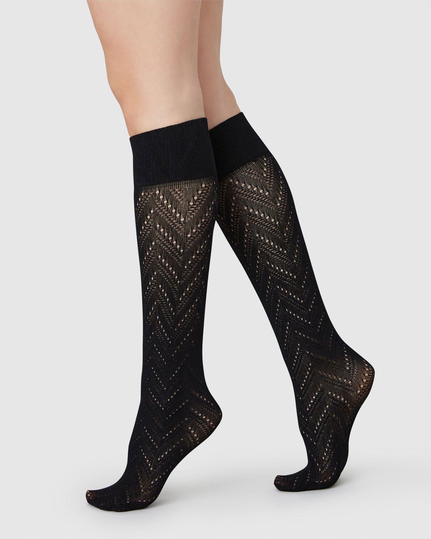 Chaussettes hautes en matières recyclées | noir "ina pointelle knee-highs - black"