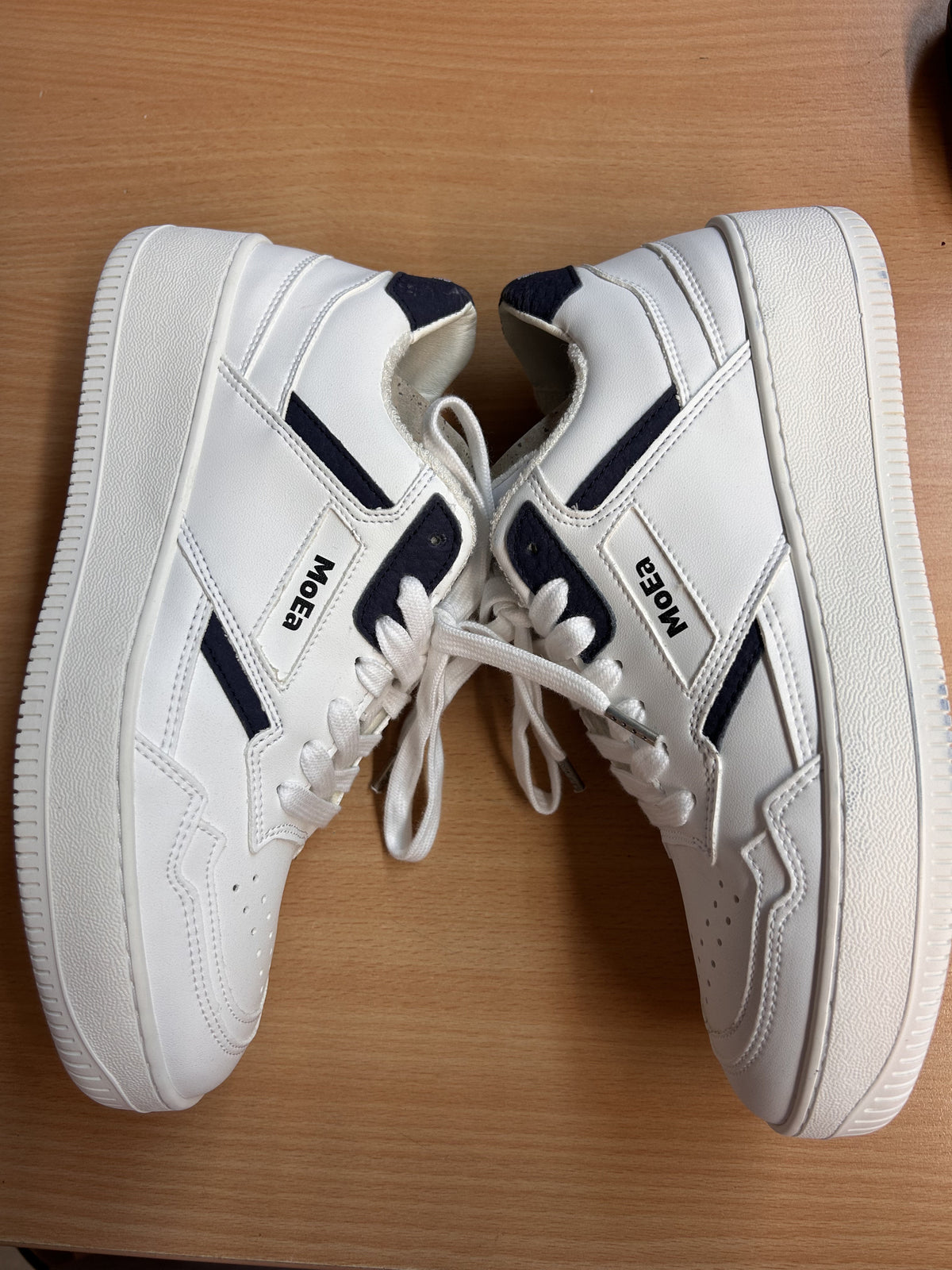 Baskets vegan en matière végétale | bleu 'gen 1 mushroom white & navy'
