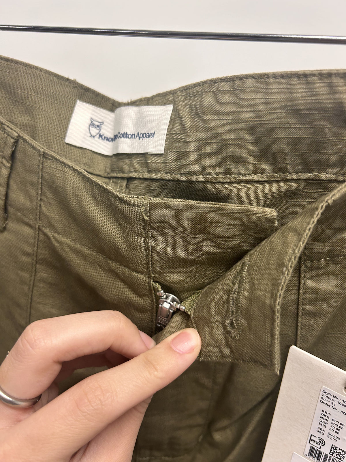 Short cargo en coton bio | 'Flint wide slub yarn shorts - burned olive'