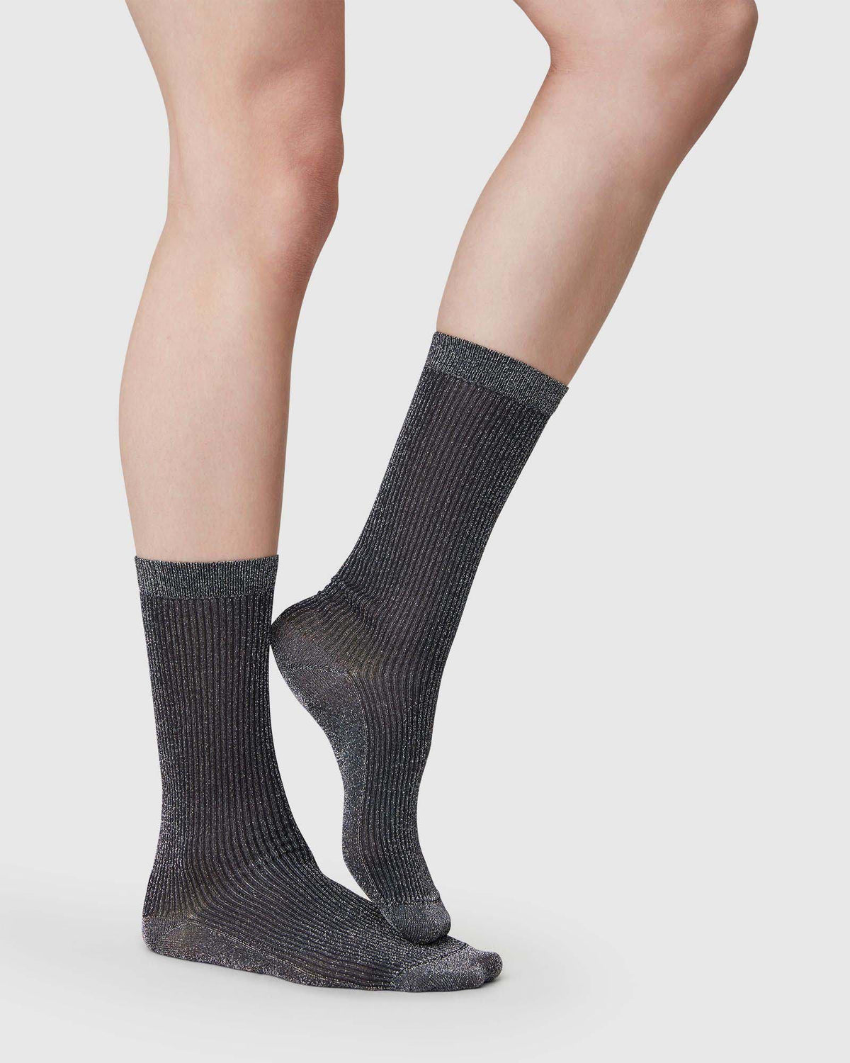 Chaussettes à paillettes en recyclé | Noir "magda shimmery socks black"