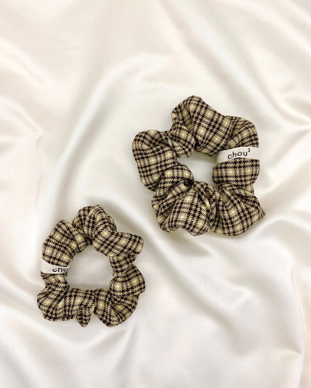Chouchou à motif pied de poule en polyester et viscose upcyclés - petit
