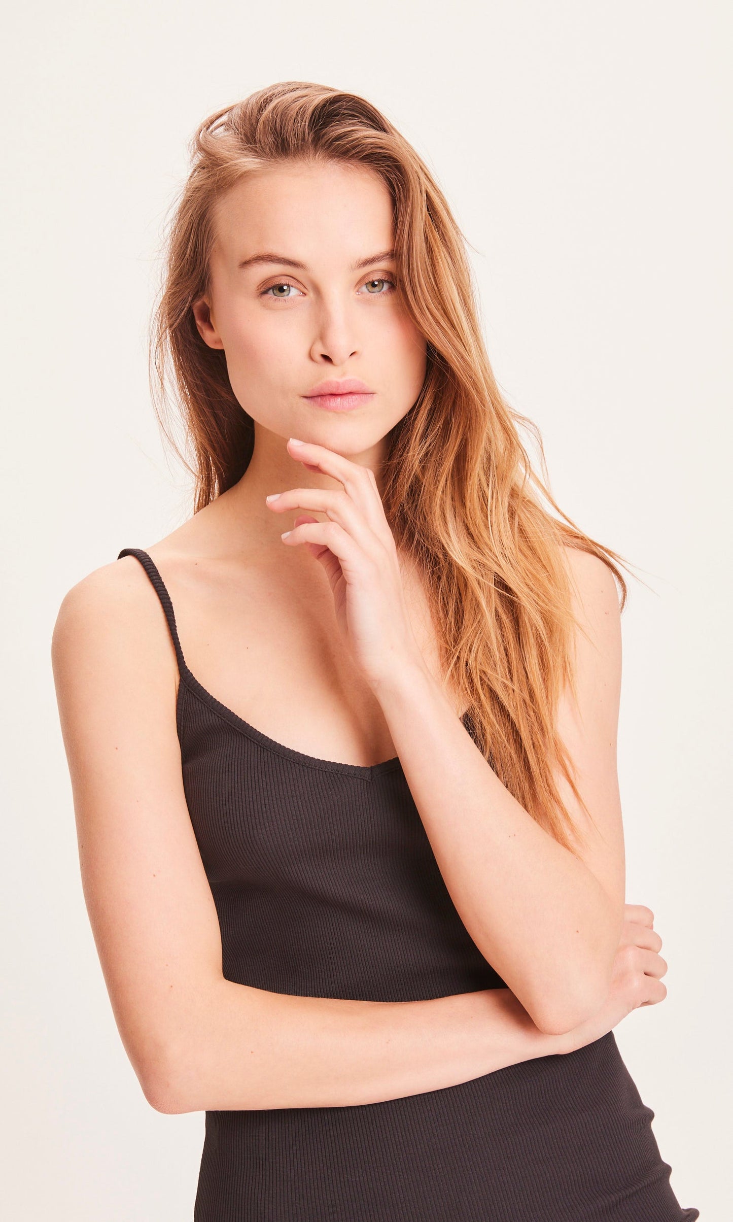 Robe moulante noire à bretelles fines en coton bio - Canna black jet