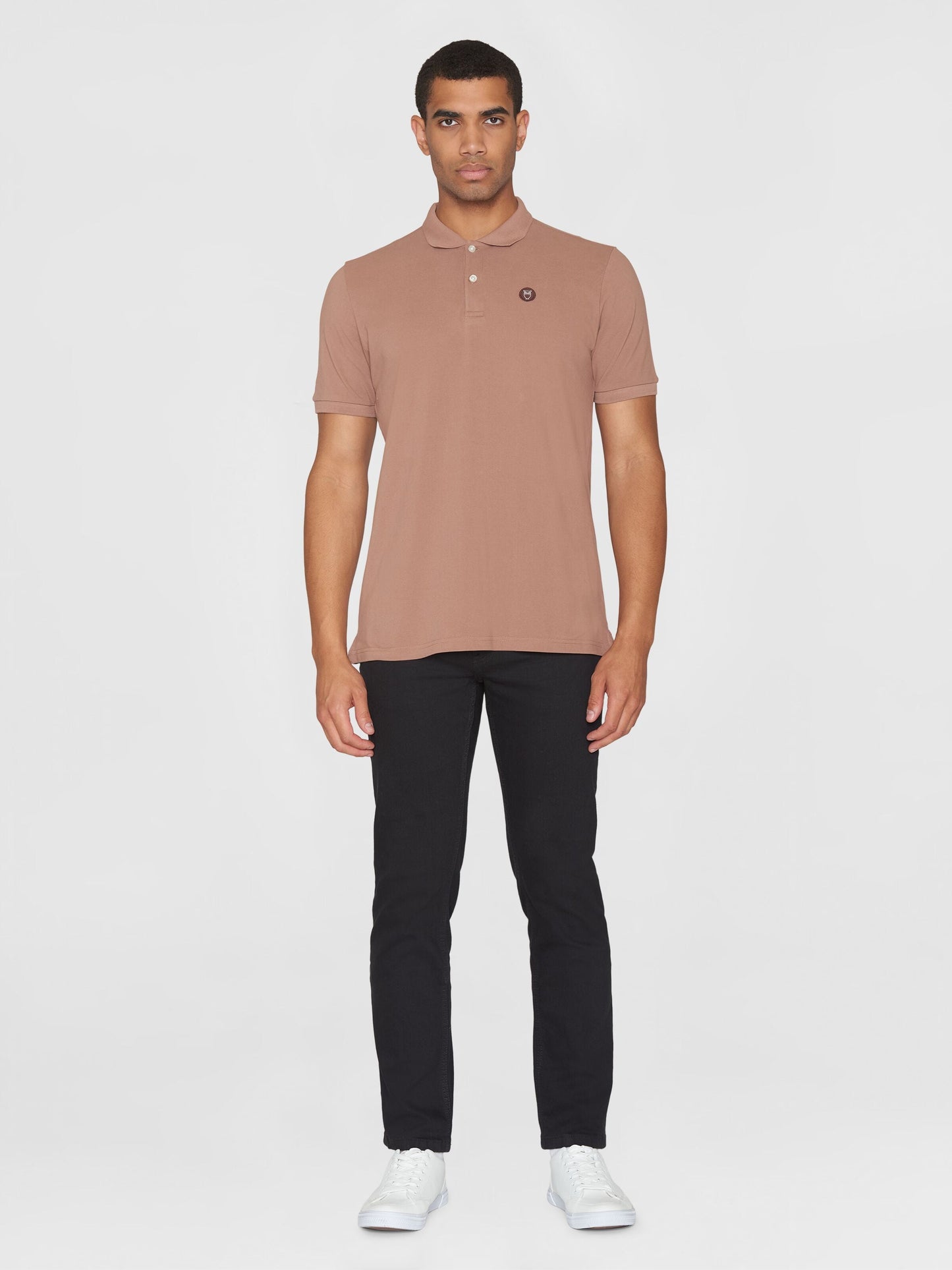 Polo en coton bio | Marron "toke basic badge polo chocolate malt"