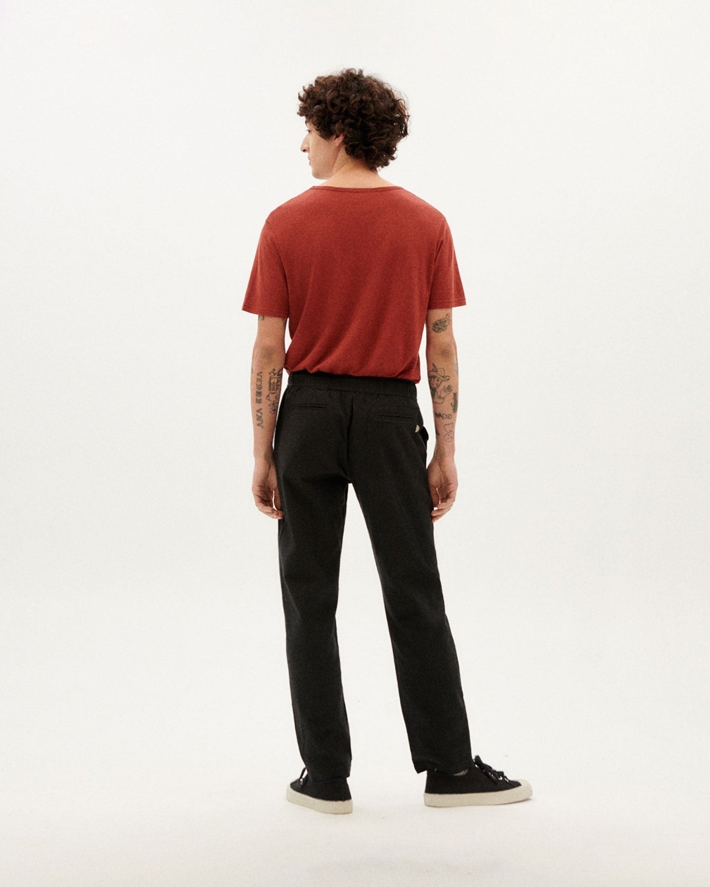 Pantalon droit en coton bio | Noir "black light travel pants"