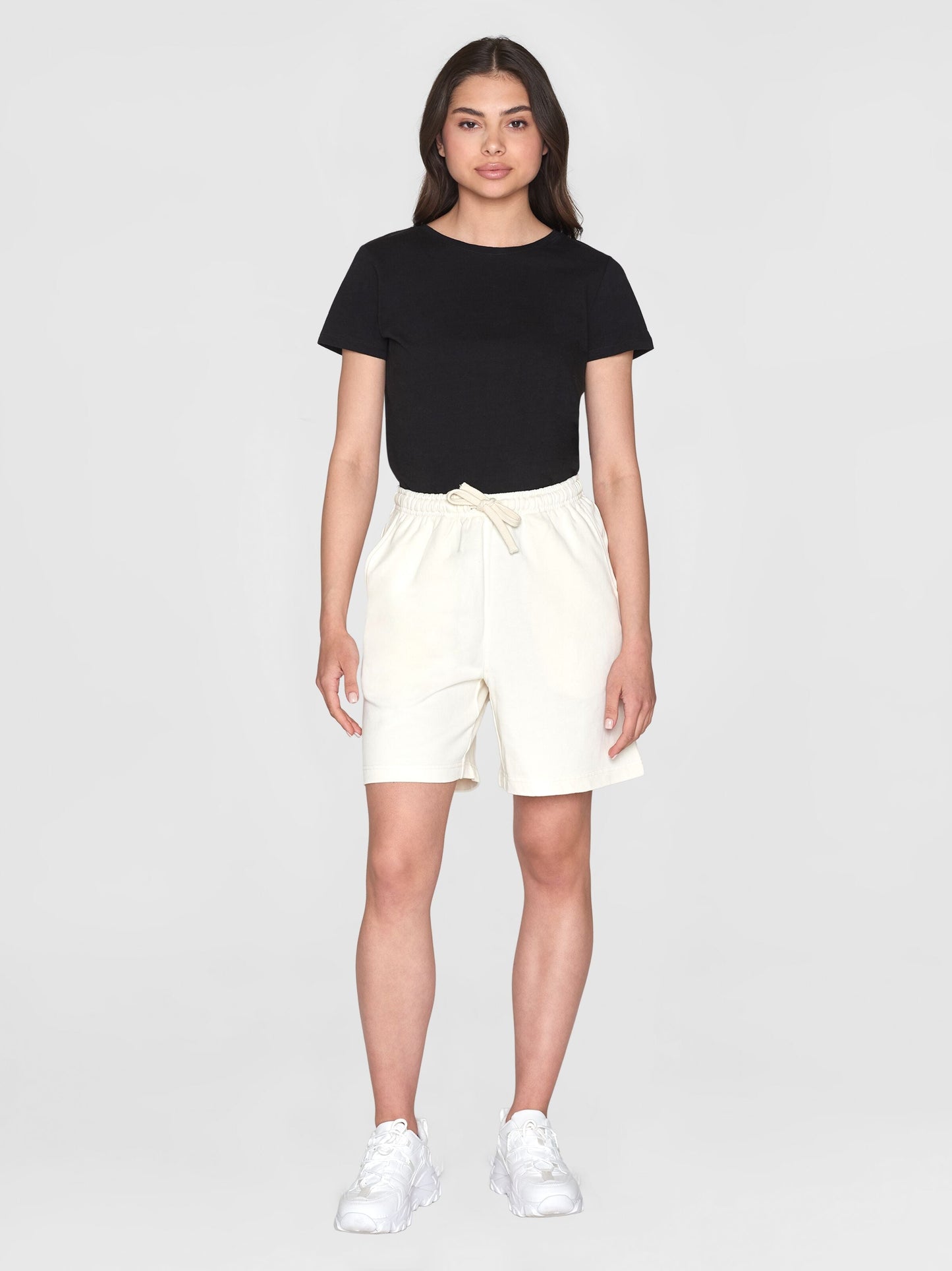 Short en coton bio | Blanc à motif brodé "loose fit sweat shorts egret"