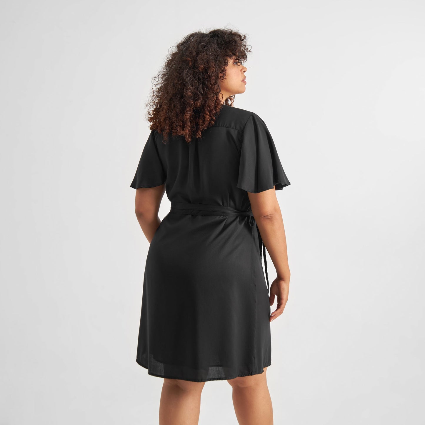 Robe portefeuille en tencel | Noir "wrap dress kungshamn black"