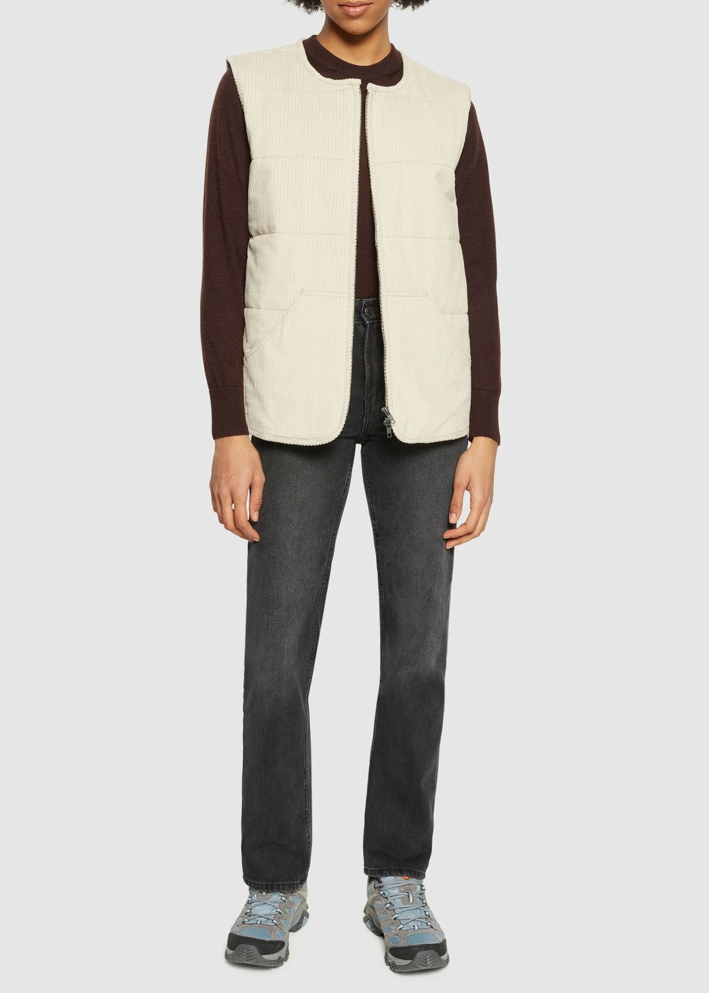 Veste matelassée sans manches en coton bio et matière recyclée | écru "irregular corduroy zip vest light feather gray"