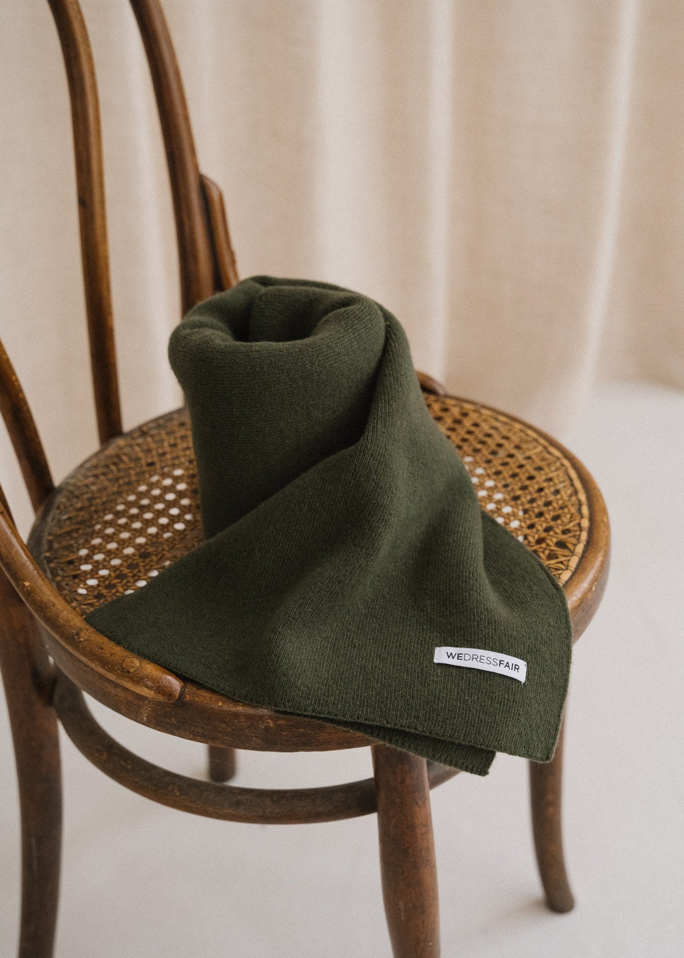 écharpe en laine mérinos recyclée | olive
