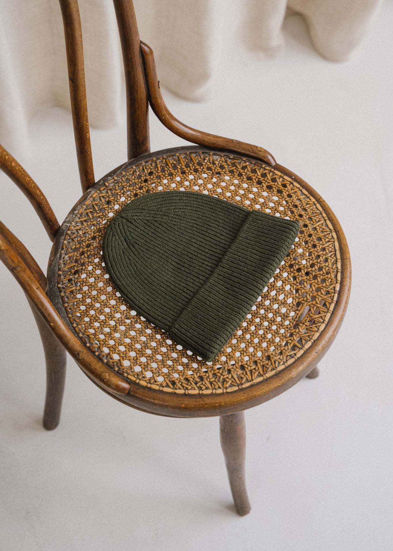Bonnet en laine mérinos recyclée | olive