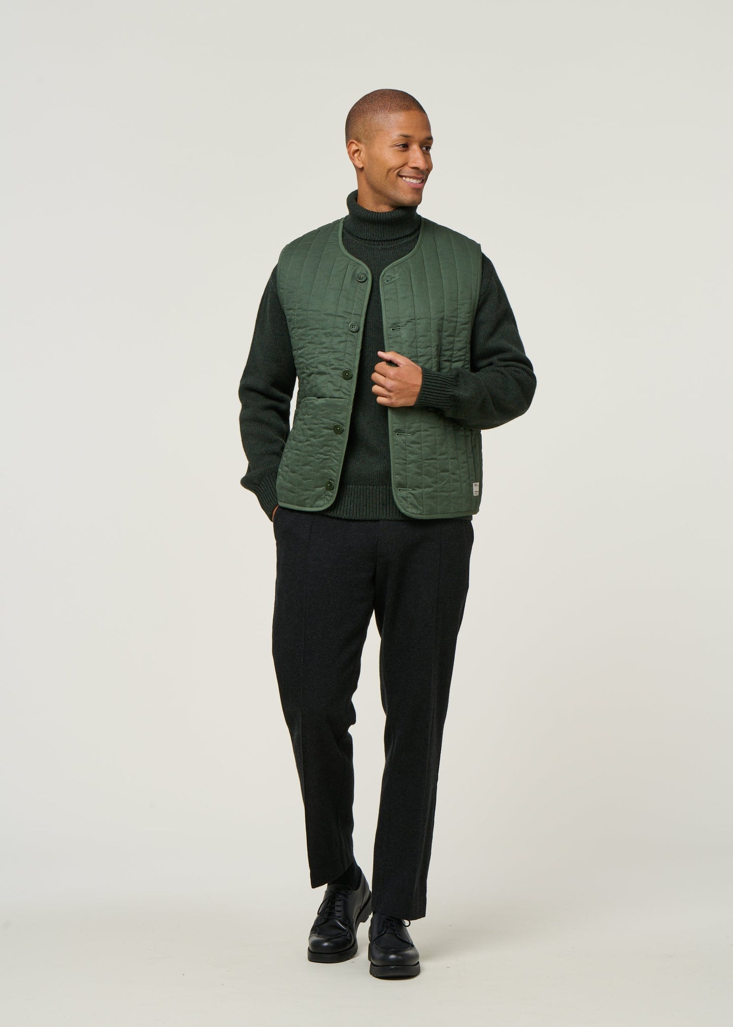 Veste matelassée sans manches en coton bio | vert "dark eucaliptus jon vest"