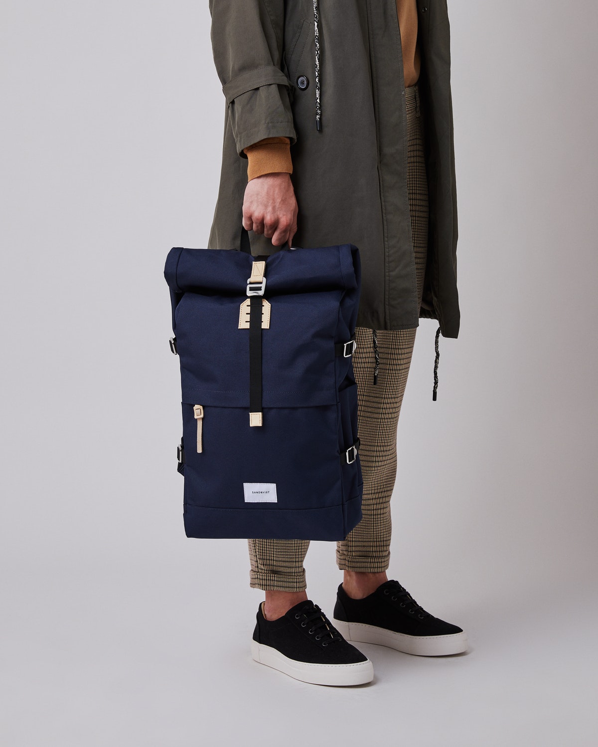 Sac à dos rolltop en matière recyclée | Marine "bernt navy with natural leather"