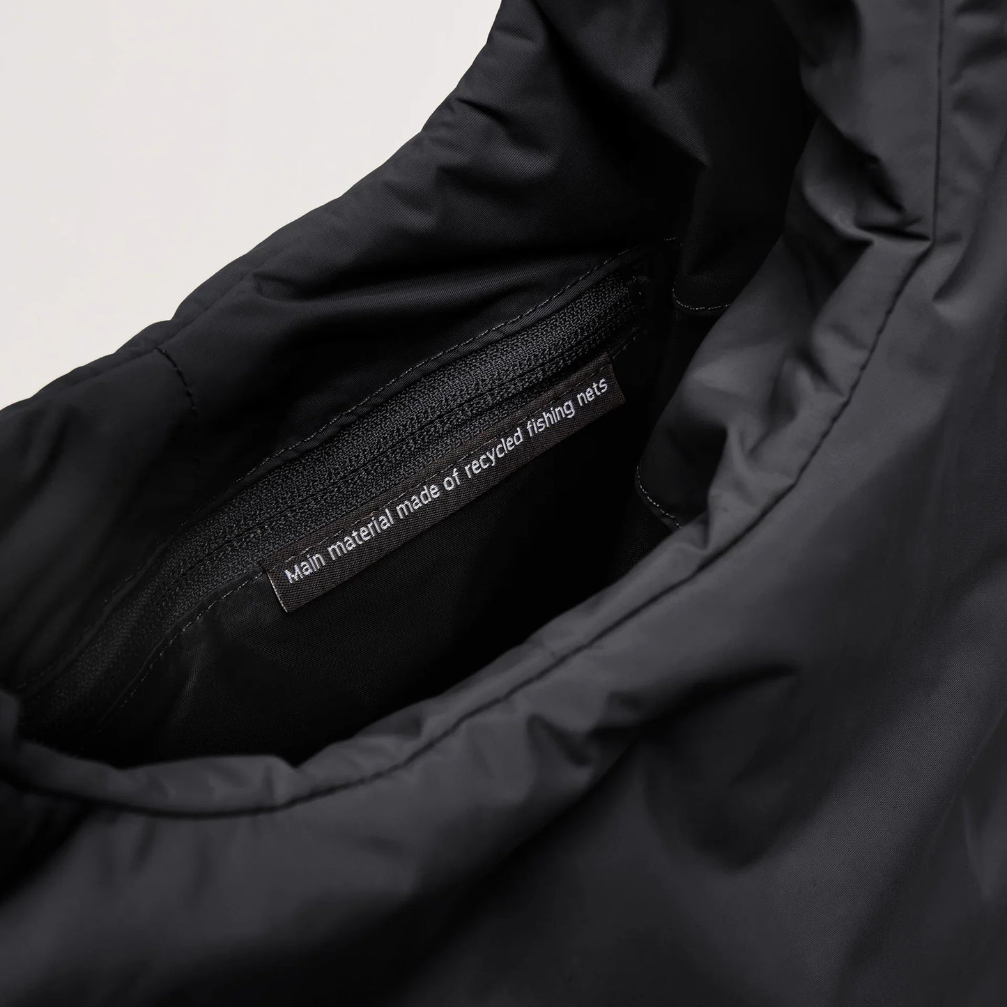 Sac épaule en matière recyclée | CLOUD SHOULDER BAG MONOCHROME black