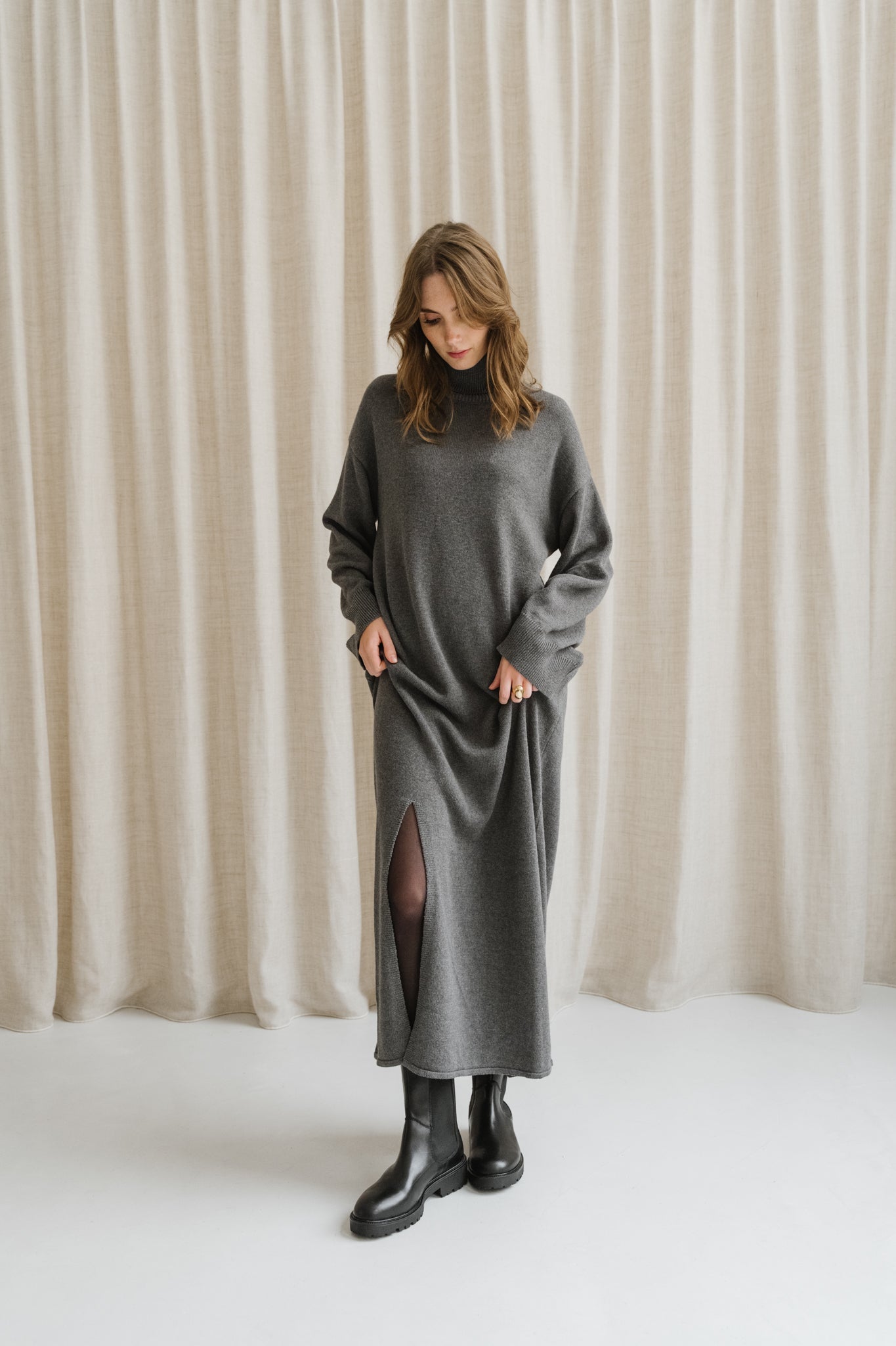 Robe longue col roulé en coton bio | gris "inari dark grey"
