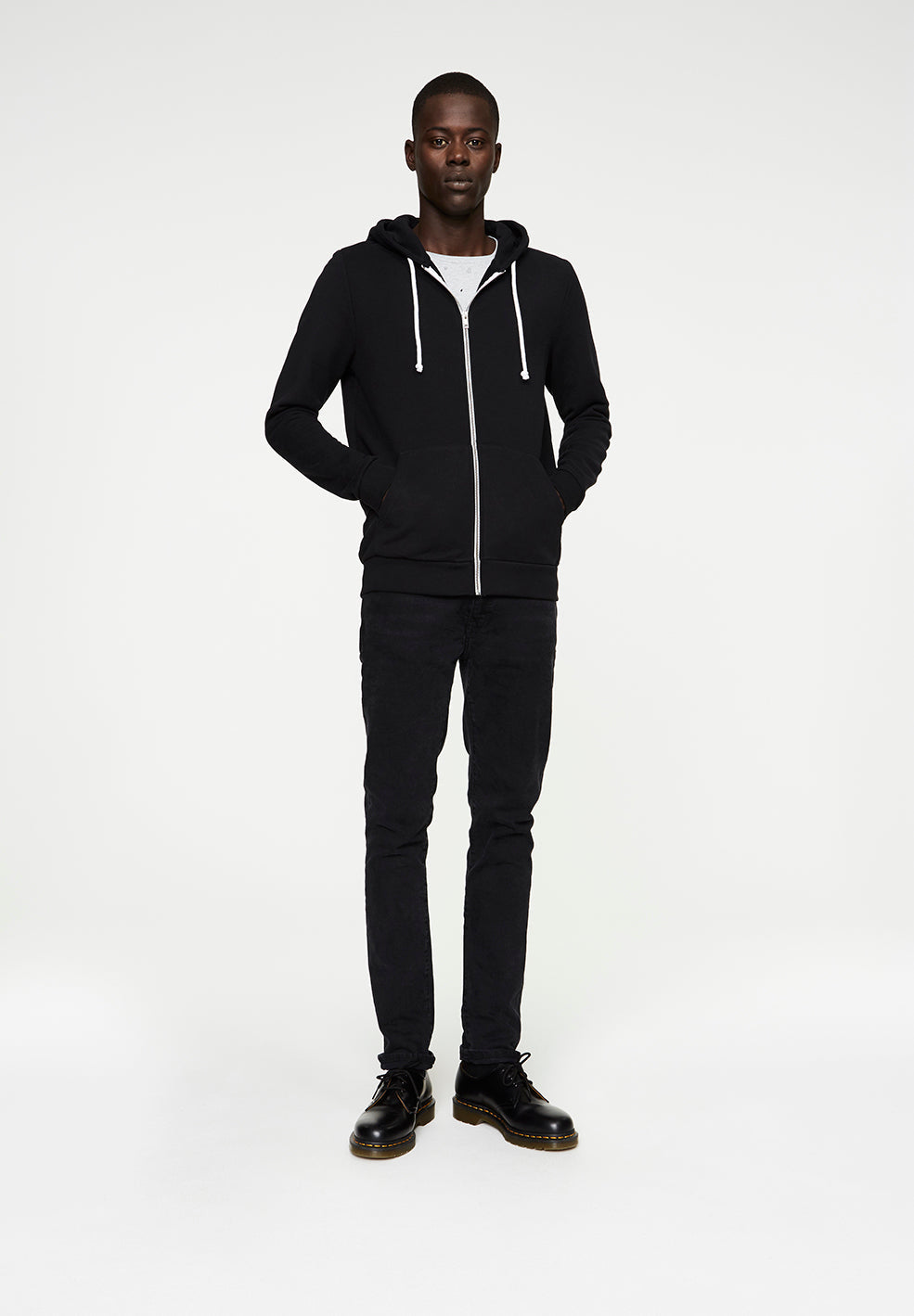 Sweat à capuche zippé noir en coton bio et polyester recyclé - Joaa
