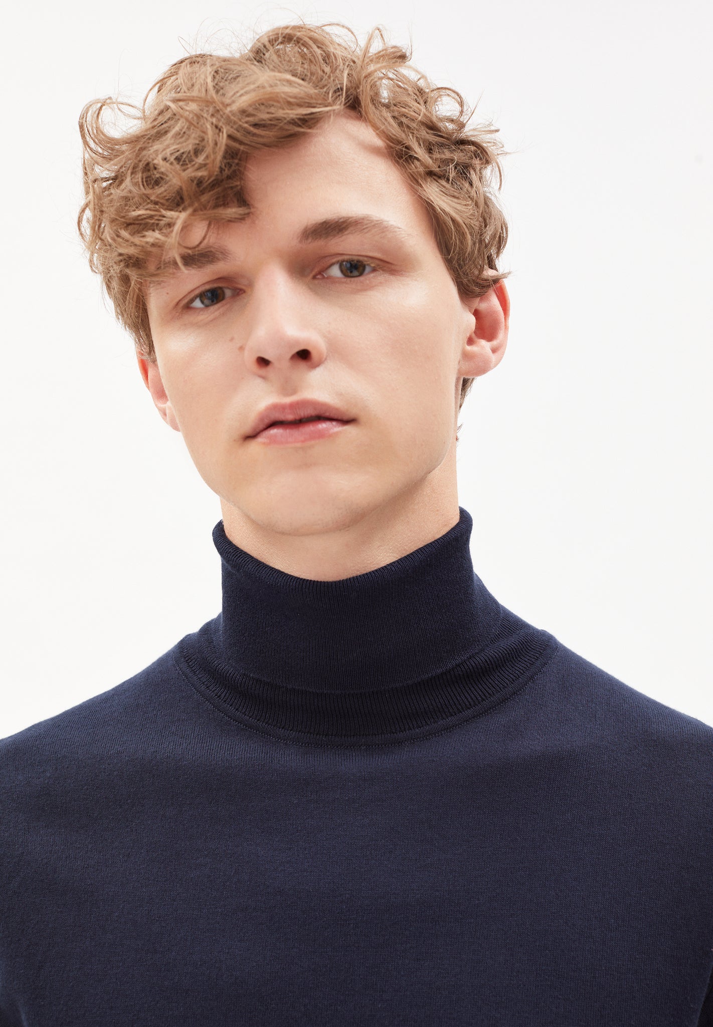 Pull col roulé marine en coton bio - glaan depth navy