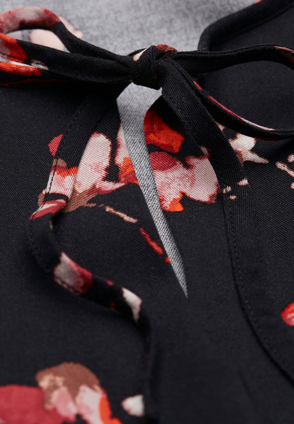Blouse noire imprimé fleurie en viscose - PINJAA FLOWER BATIK