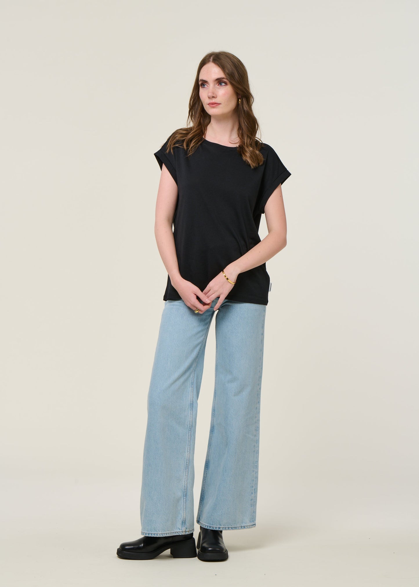 T-shirt en tencel | noir "jilaana black""