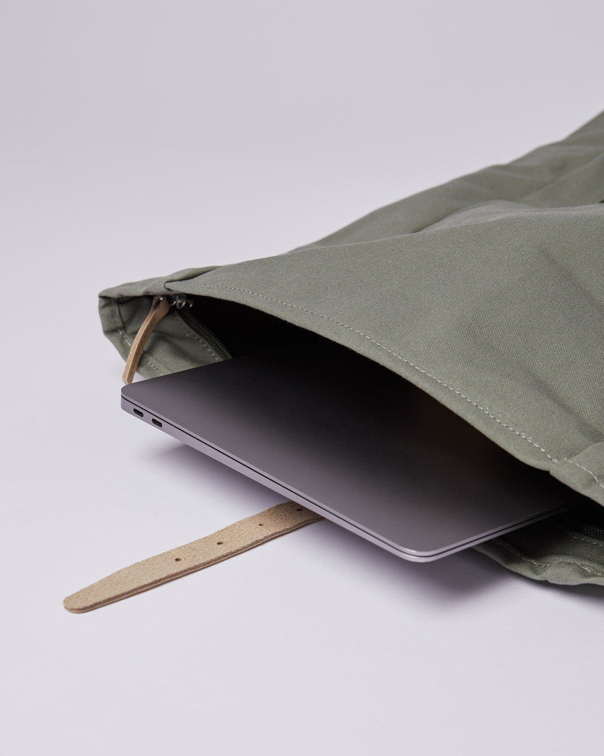 Sac à dos roll-op vert clair en coton bio, recyclé et cuir - dante