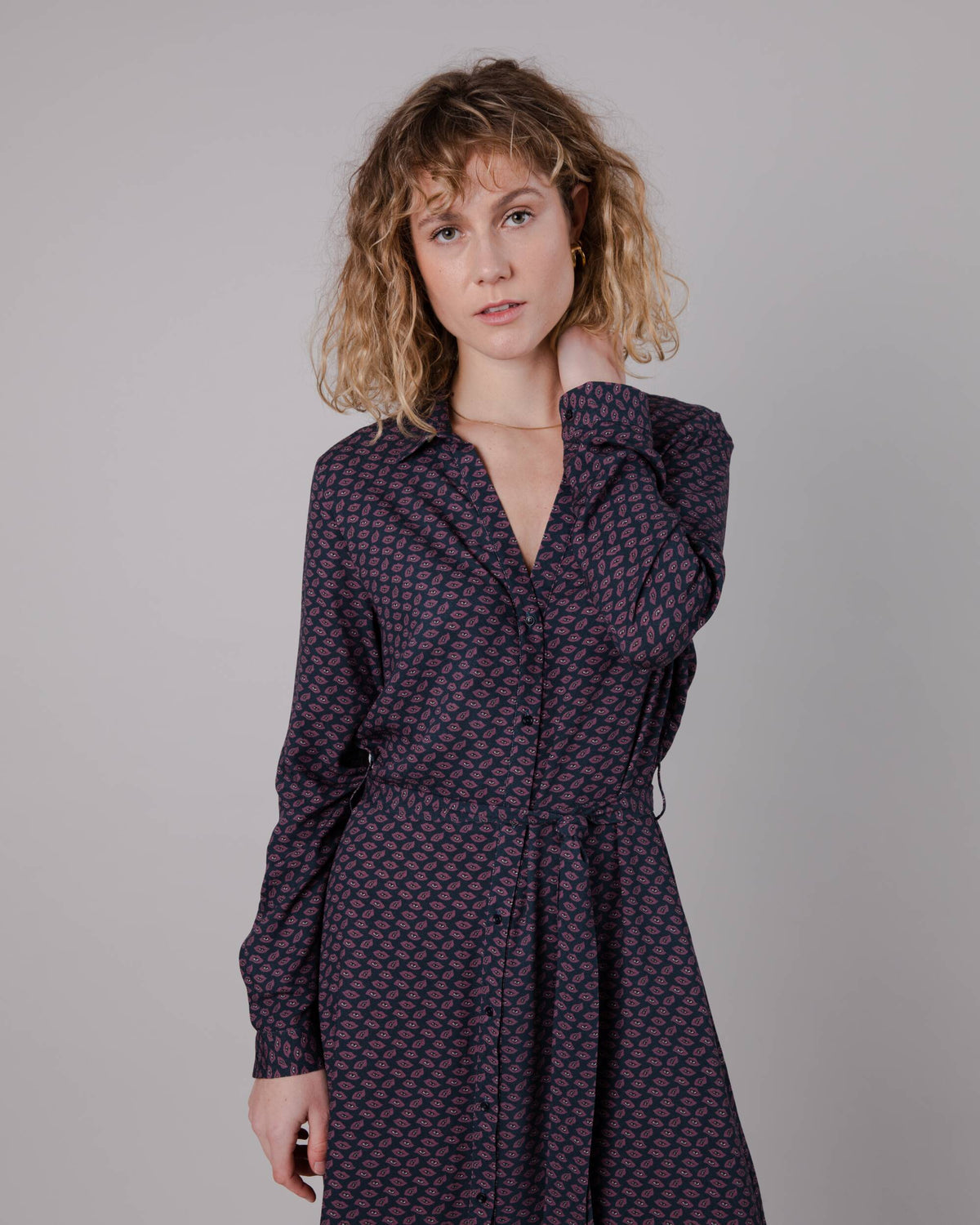 Robe longue à motifs en ecovero | multicolore "lips vneck long sleeve dress prune"