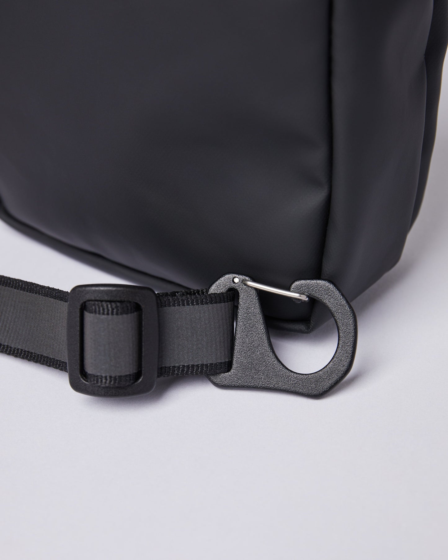 Sac à bandoulière 1L en matières recyclées | Noir "poe black"