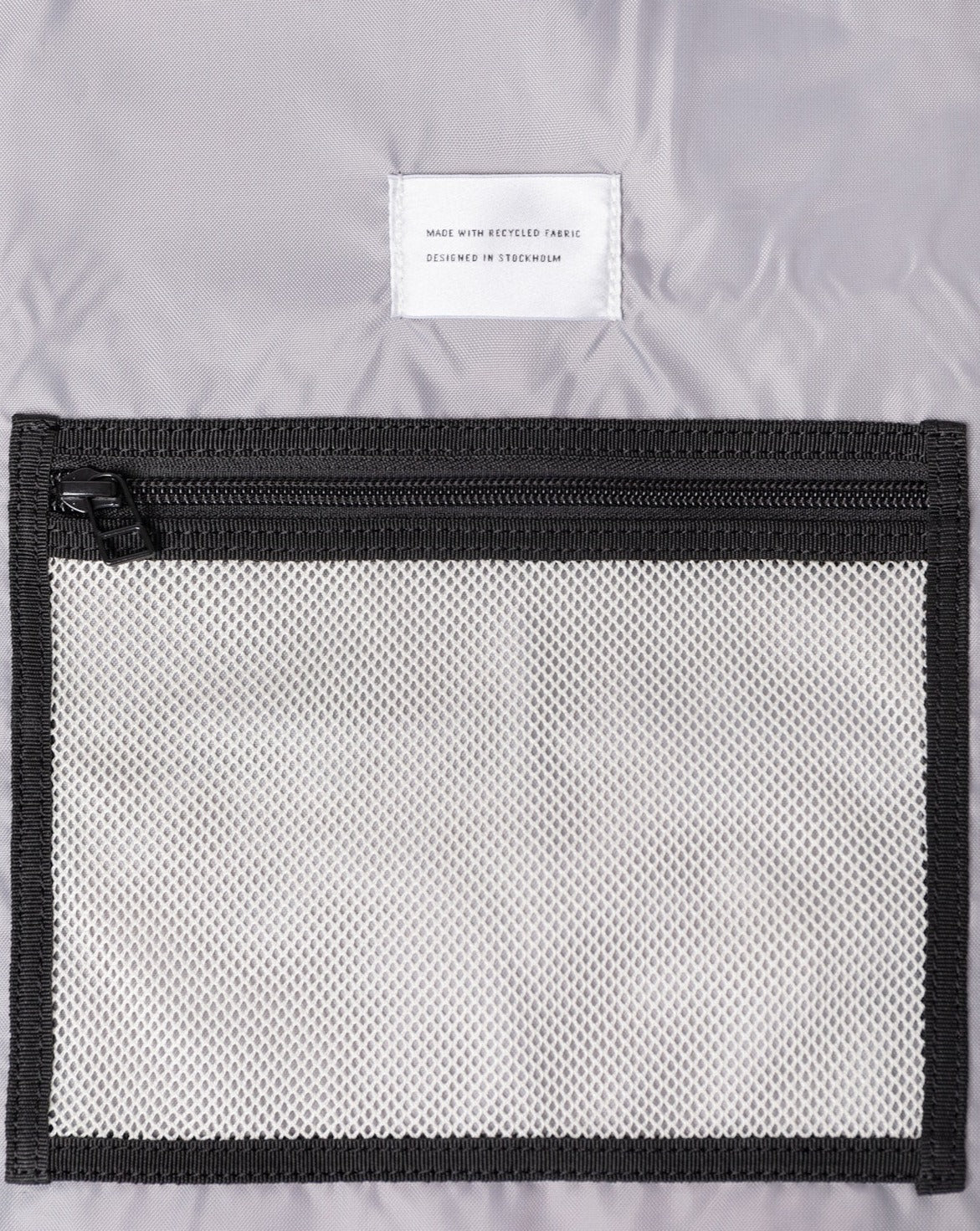 Sac à dos imperméable en matière recyclée | Gris et vert "konrad multi black/lichen green"