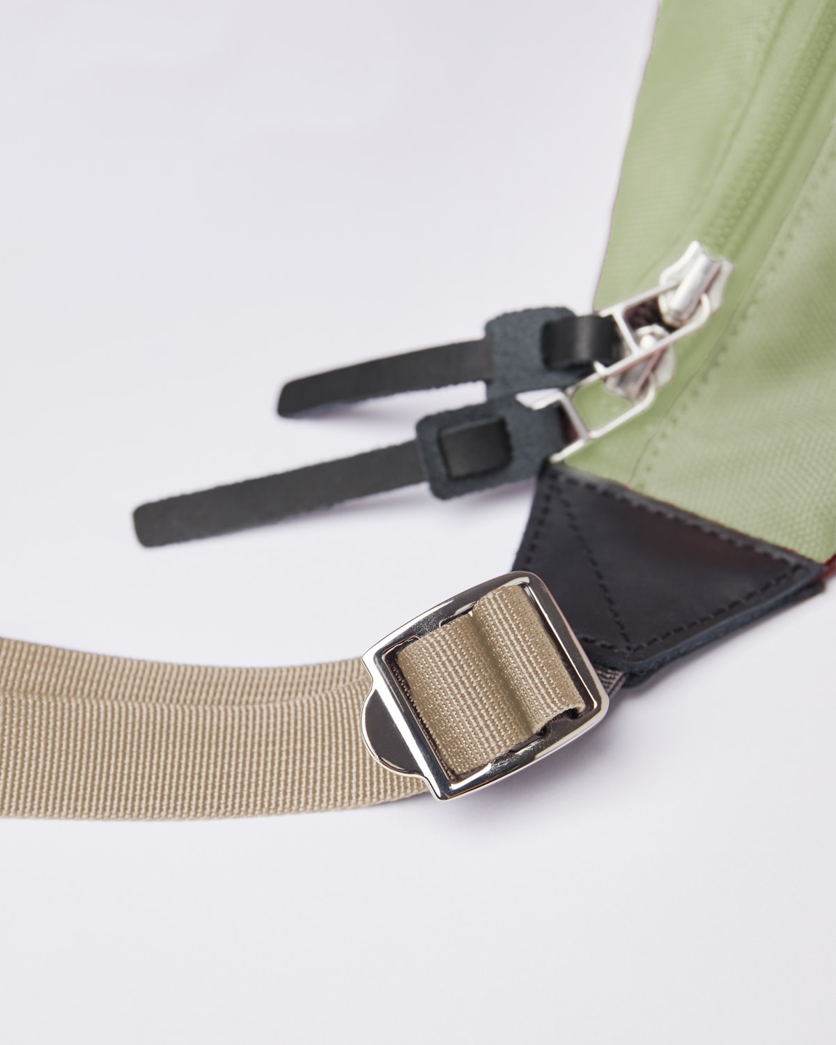 Banane en matière recyclé | Vert "aste multi dew green/night grey"
