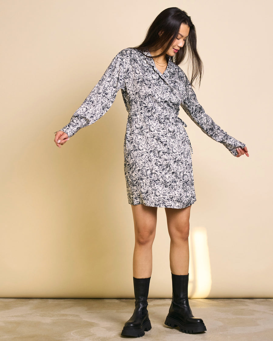 Robe portefeuille en cupro et ecovero | Imprimé "ofelia nervous print black"