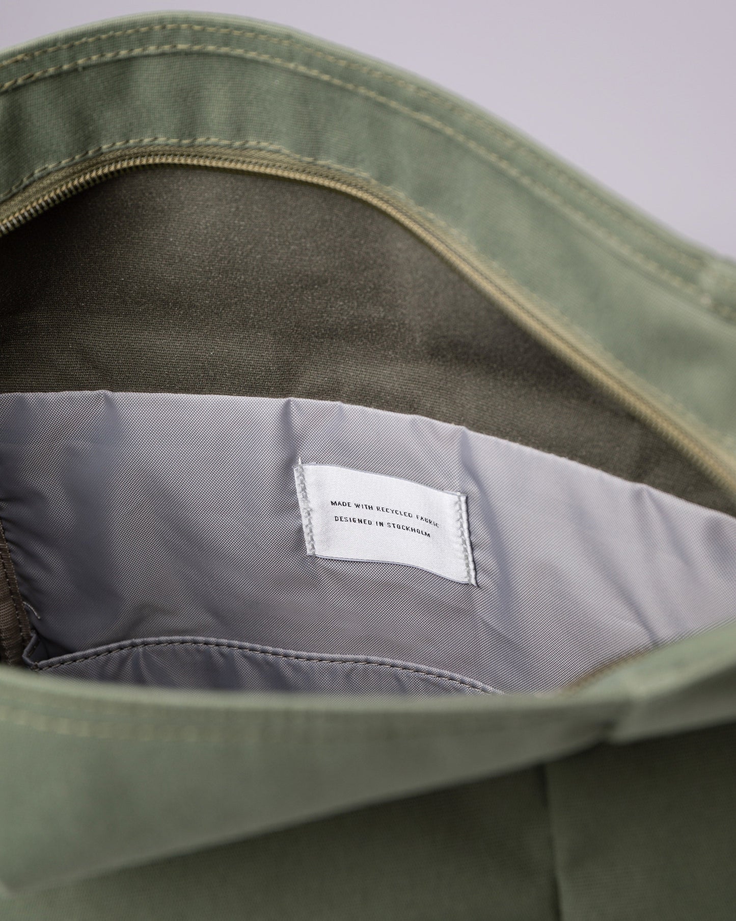 Sac à dos rolltop en matière recyclée | Vert "dante vegan clover green"