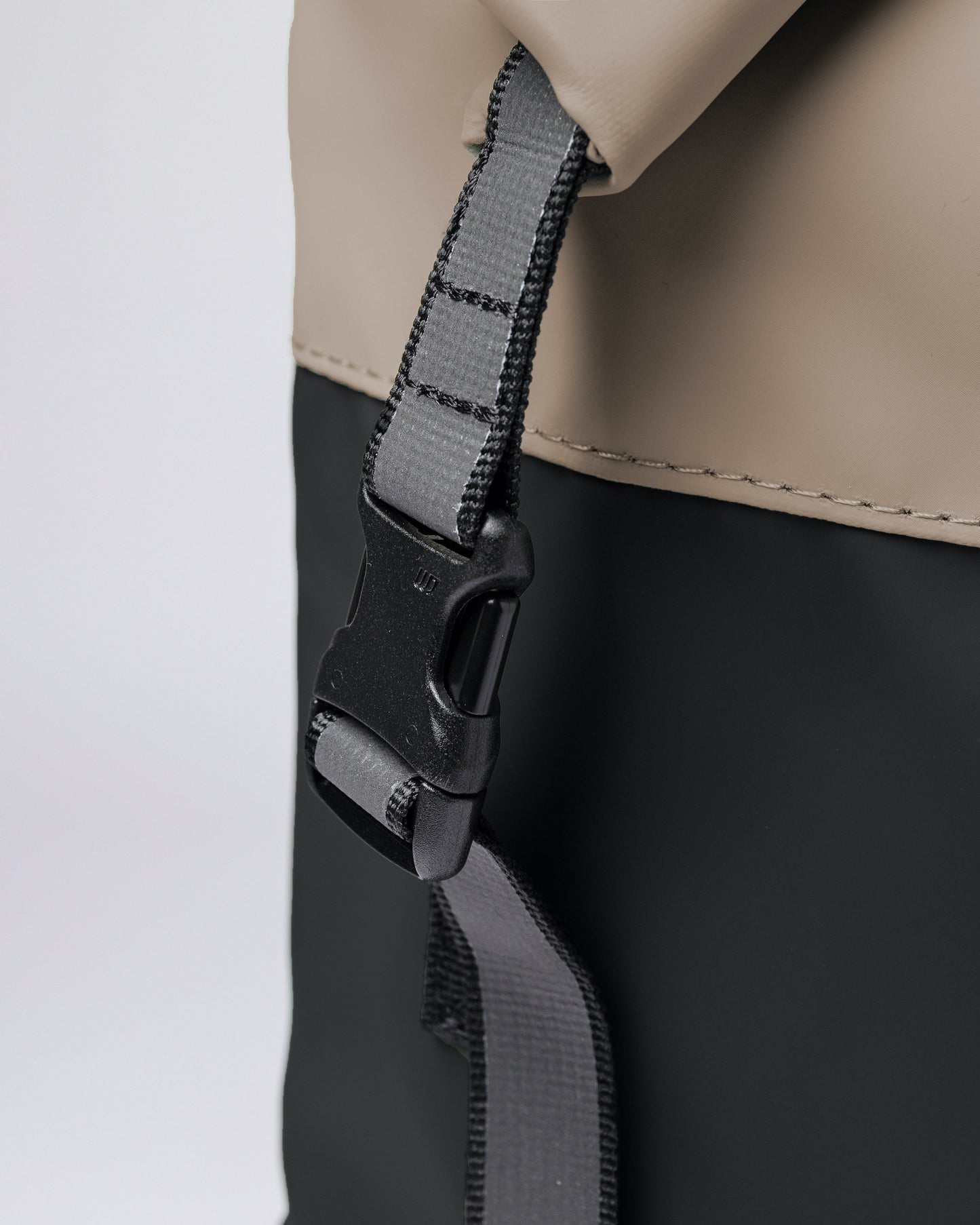 Sac à dos imperméable en matière recyclée | Noir et beige "konrad multi beige"