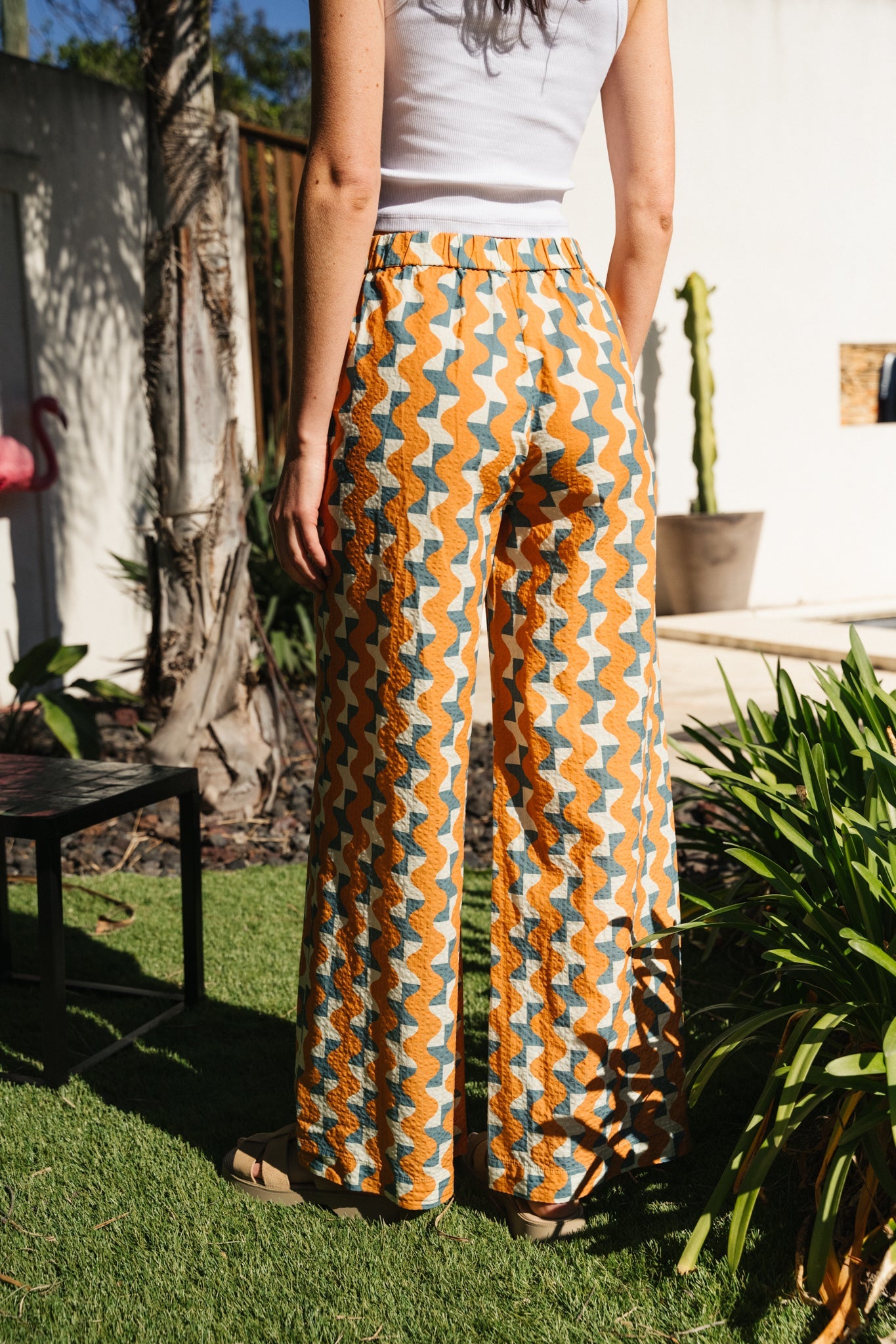 Pantalon ample en coton bio et ecovero | multicolore "big tiles wide leg pant topaz orange"