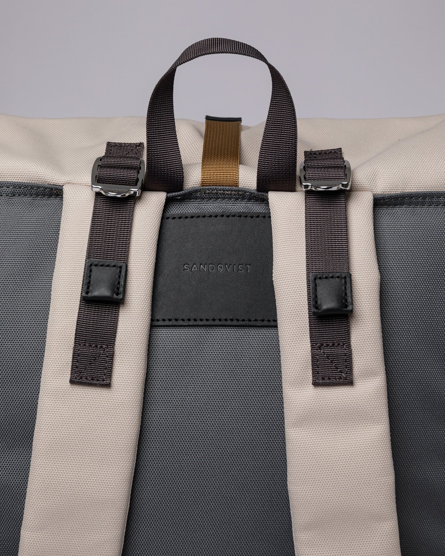 Sac à dos rolltop en matière recyclée | Gris et beige "bernt multi stone"