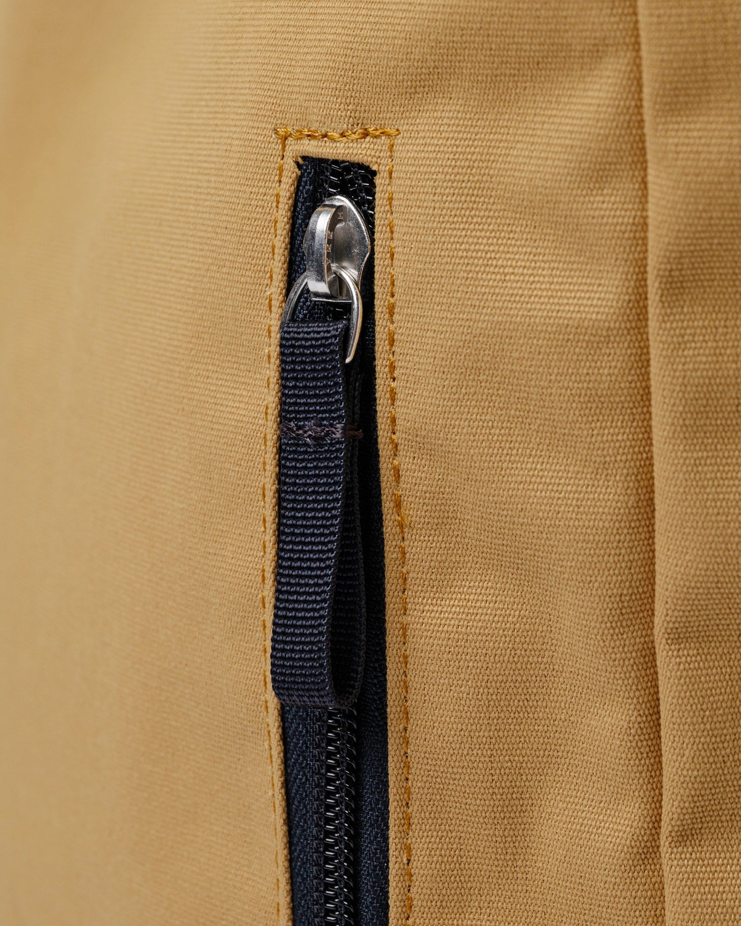 Sac à dos rolltop en matière recyclée | Jaune "dante vegan honey yellow with blue webbing"