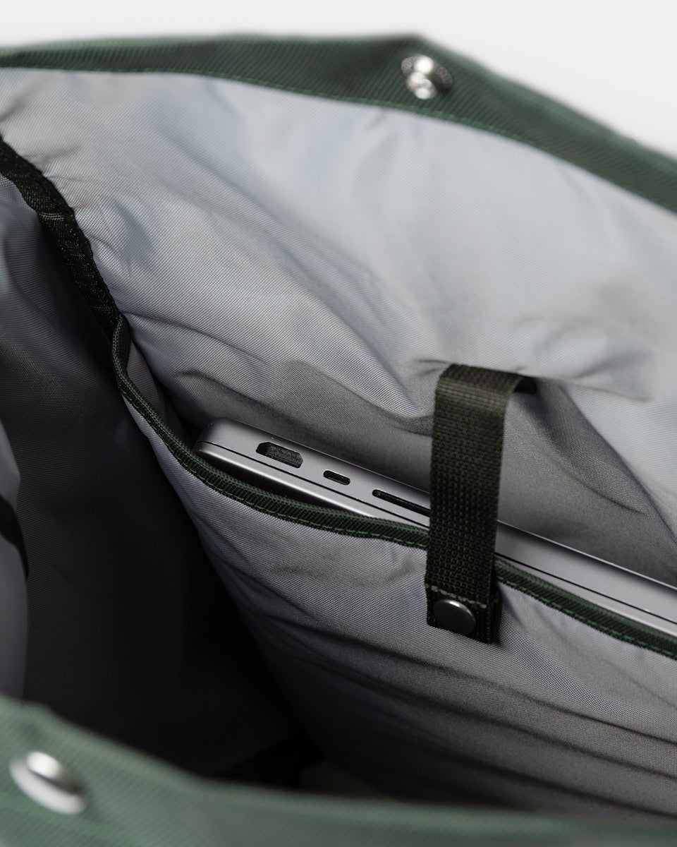 Sac à dos en matière recyclée 19L | vert "ground rolltop backpack l - dawn green with dawn green webbing"