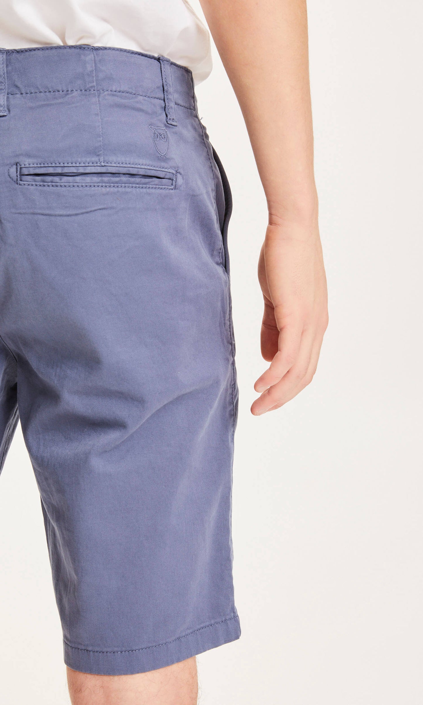 Short chino droit bleu clair en coton bio - vintage indigo