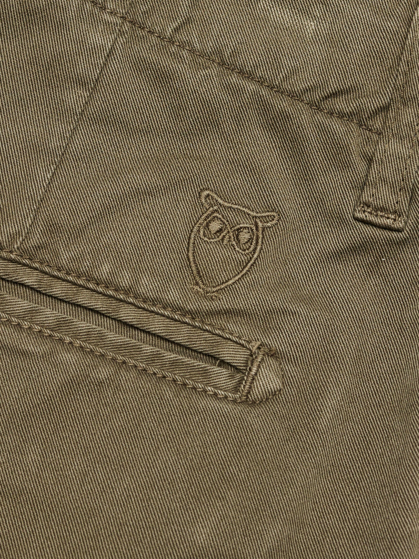 Chino droit vert en coton bio - chuck regular stretched chino pant forrest night