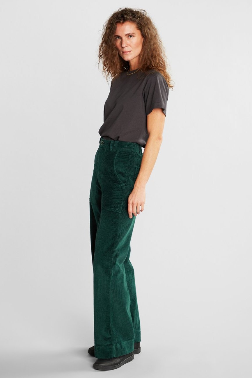 Pantalon ample velours en coton bio | vert sapin "workwear pants vara corduroy dark green"