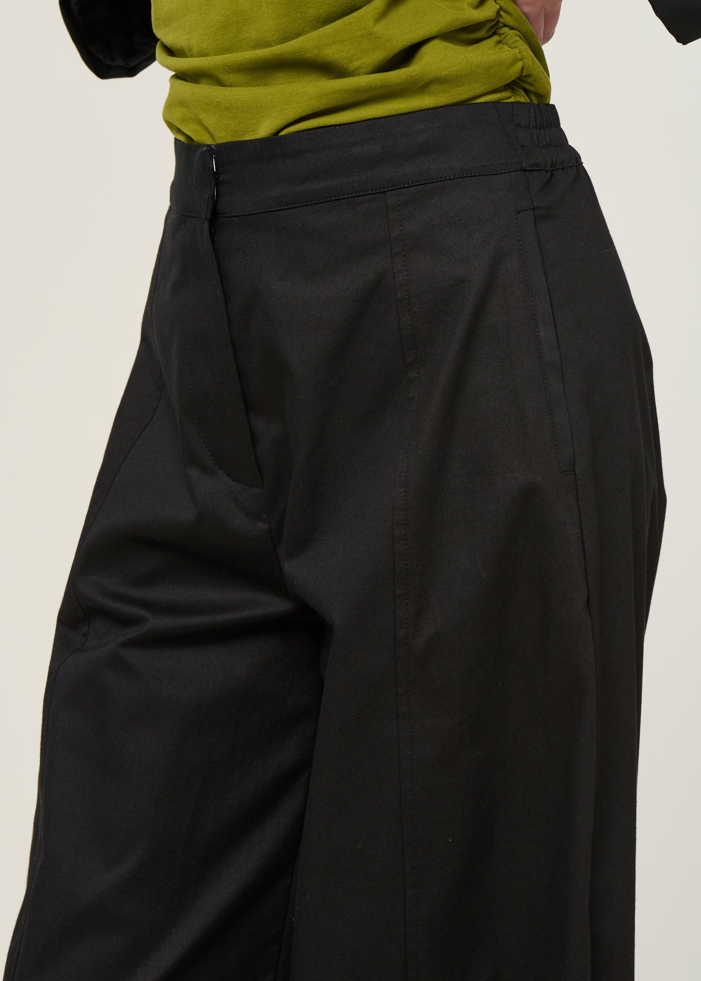 Pantalon ballon en coton bio | noir "yauri - black"