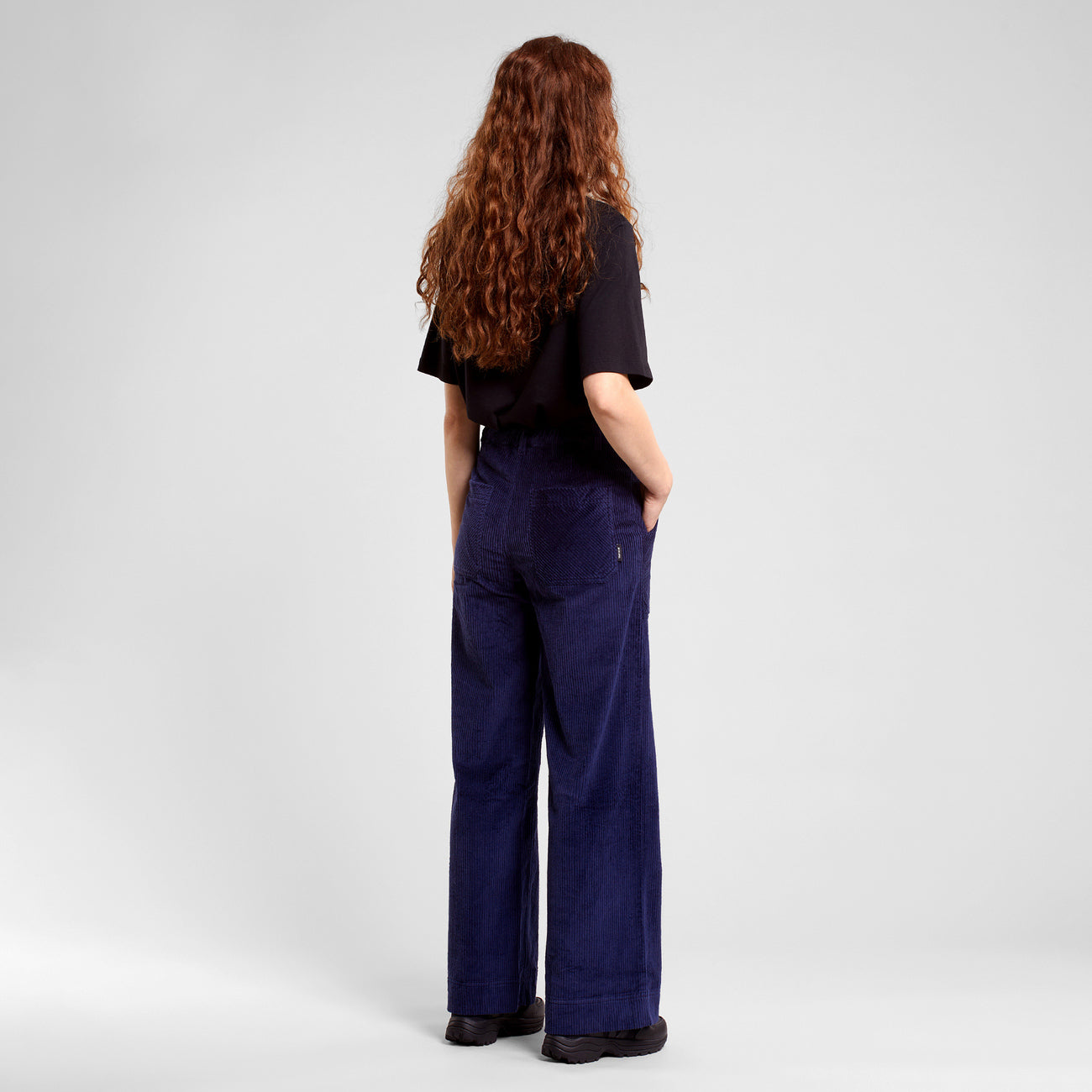 Pantalon velours en coton bio | Bleu marine "workwear pants vara corduroy navy black iris"