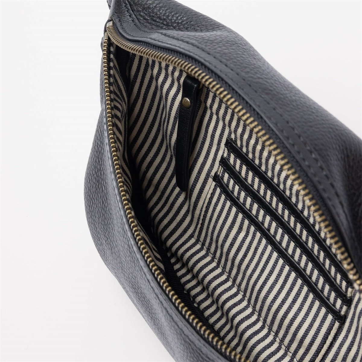 Banane en cuir certifié | Noir "milo black soft grain"