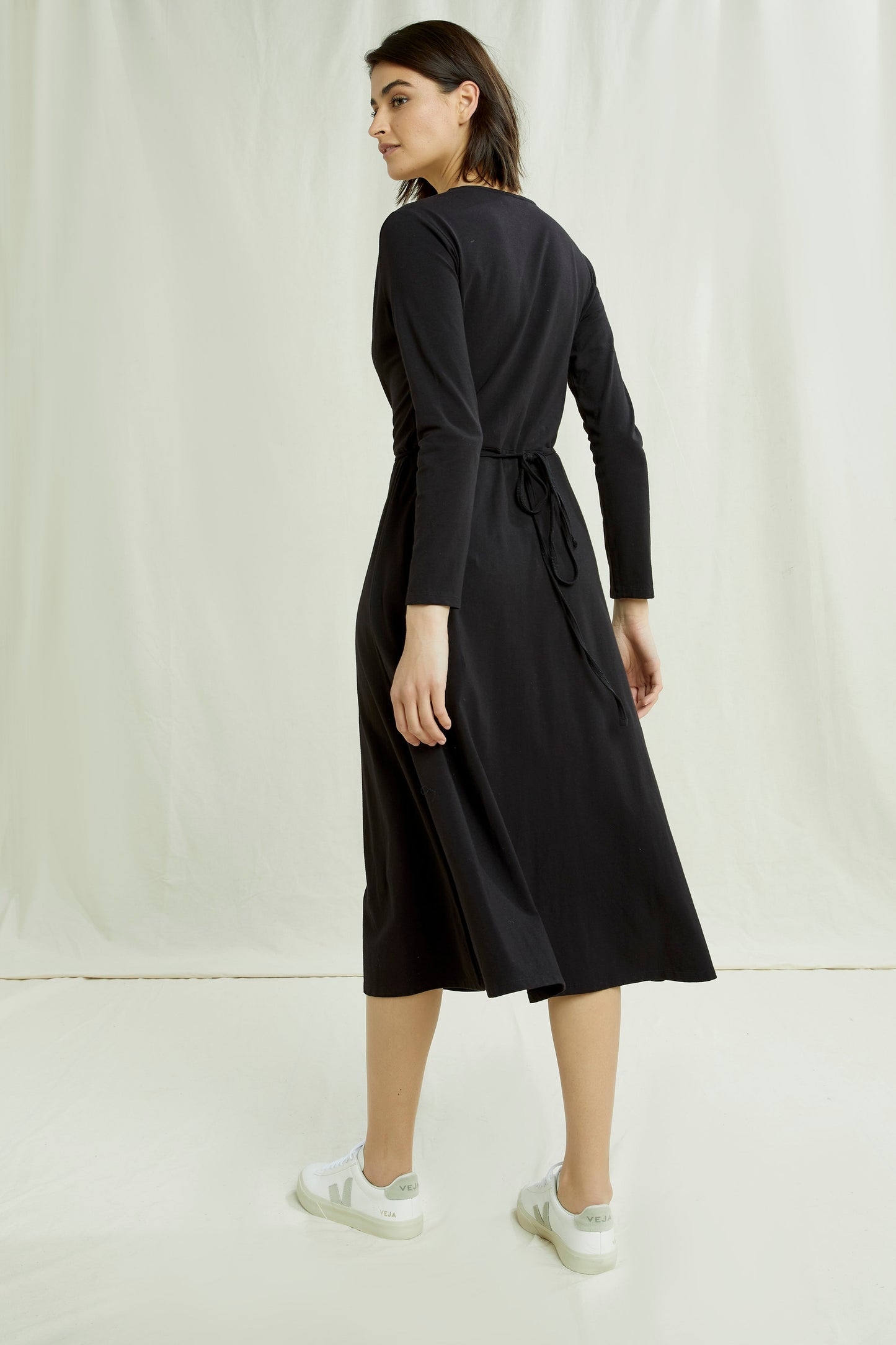 Robe portefeuille noire en coton bio - mathilde