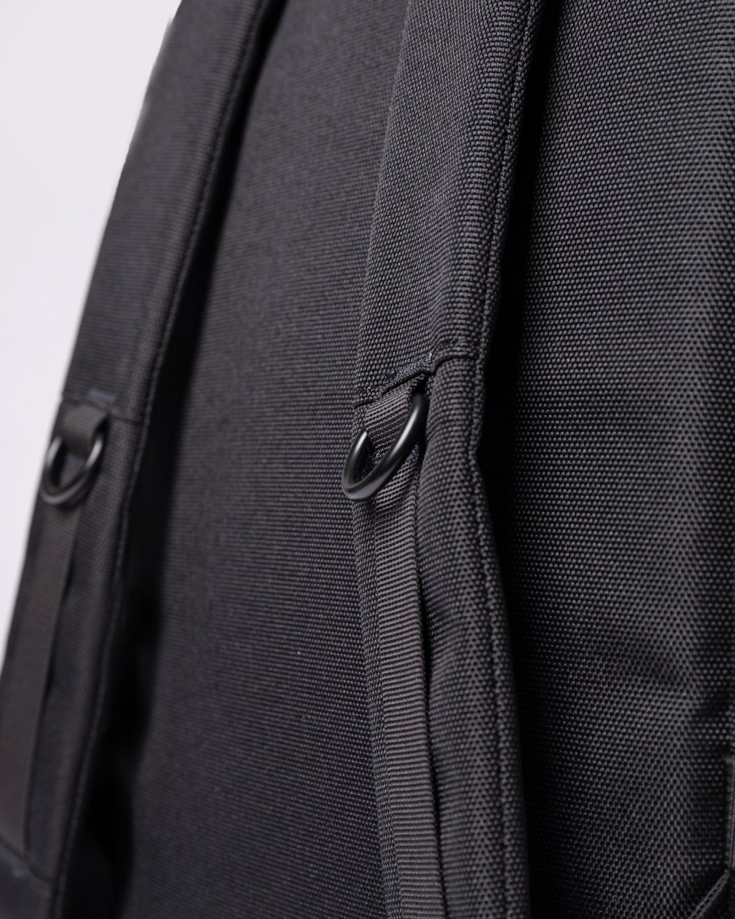 Sac à dos en matière recyclée | marine "bernt multi black/navy"