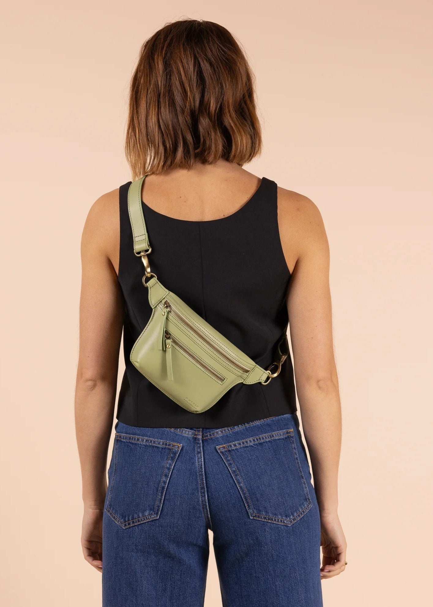 Sac banane en cuir | vert "beck's bum bag - tea green"