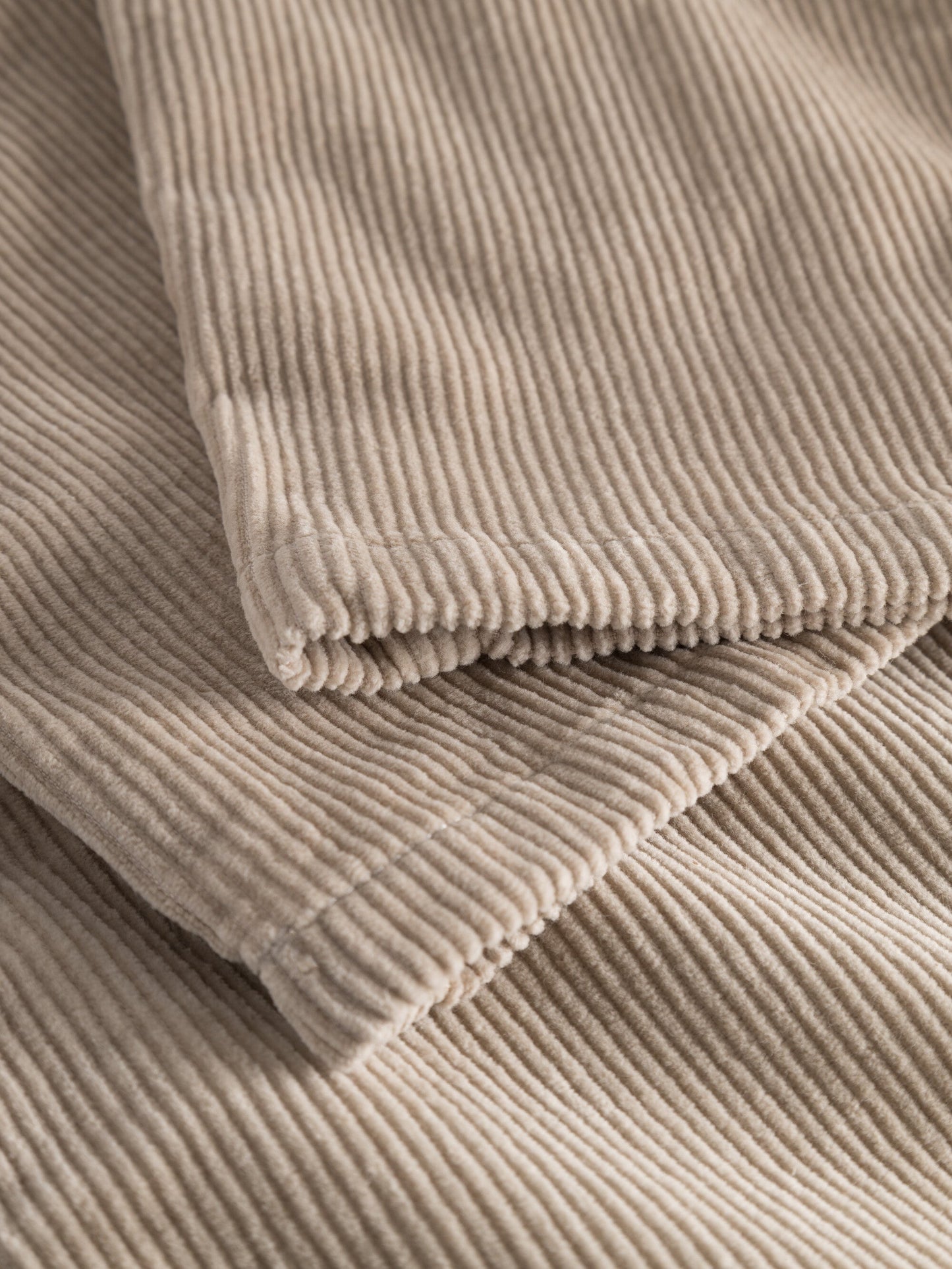 Chino droit velours en coton bio | beige "chuck regular 8-wales corduroy chino pants light feather gray"