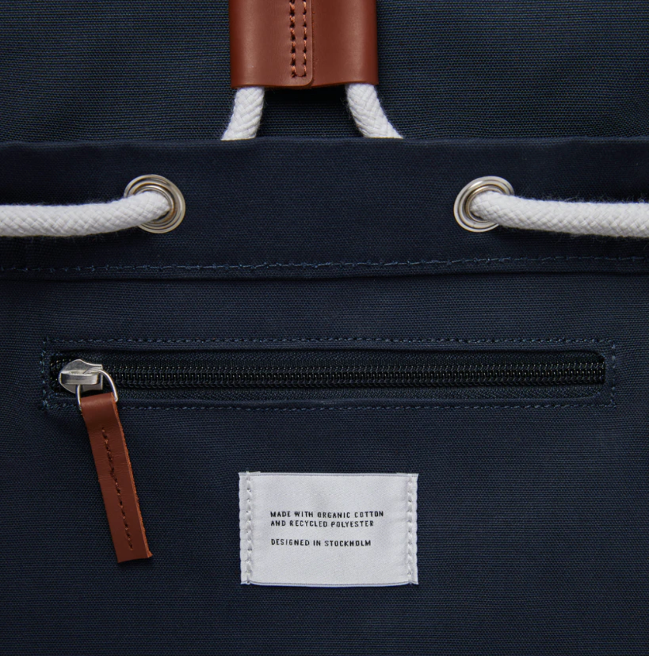Sac à dos marine en coton bio, polyester recyclé et cuir - Roald