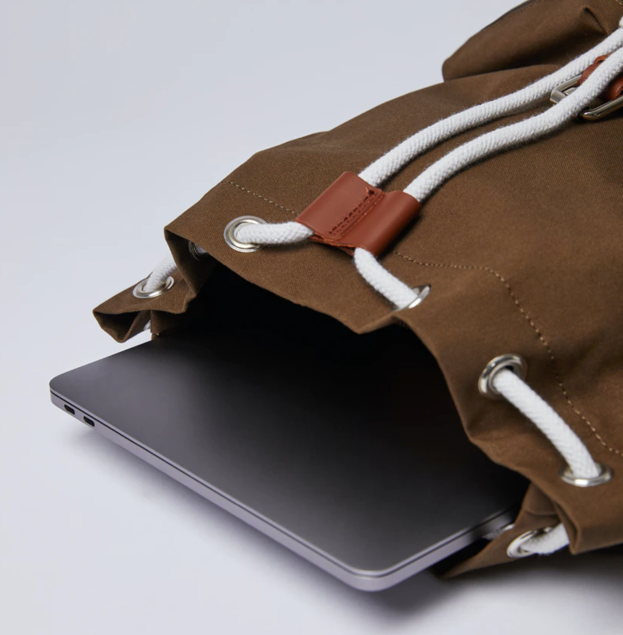 Sac à dos marron en coton bio, polyester recyclé et cuir - Roald