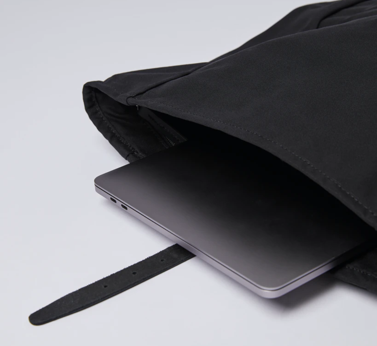 Sac à dos roll-top en coton bio et matière recyclée | noir "Dante"