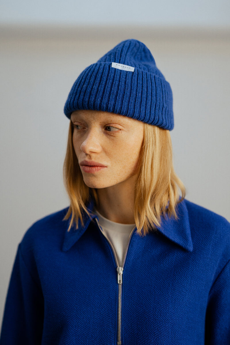 Bonnet en laine et matière recyclée | Bleu roi "classic ribbed beanie cobalt blue"